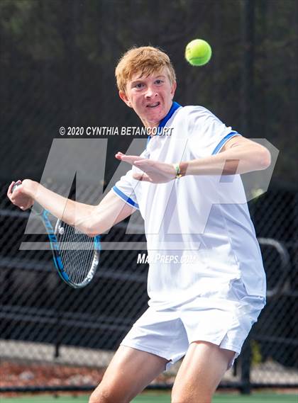 Thumbnail 2 in 5A State Tournament Day 1 photogallery.