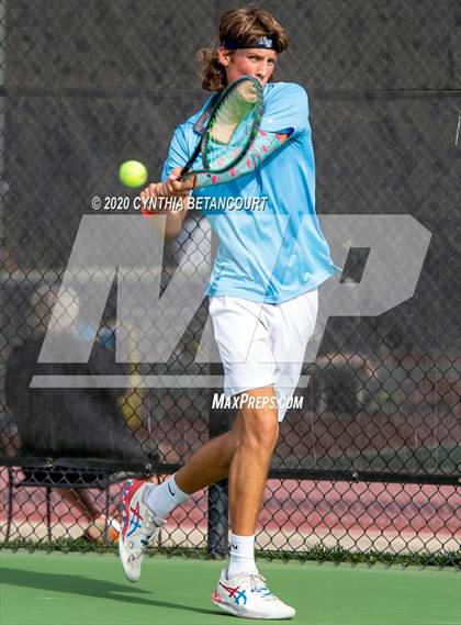 Thumbnail 2 in 5A State Tournament Day 1 photogallery.