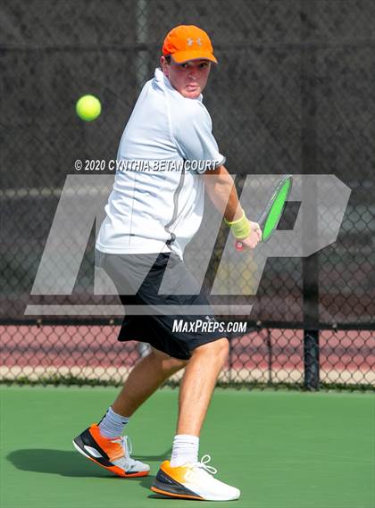 Thumbnail 2 in 5A State Tournament Day 1 photogallery.