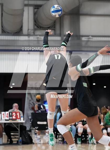 Thumbnail 1 in Brenham vs. Caney Creek (Legends Invitational) photogallery.