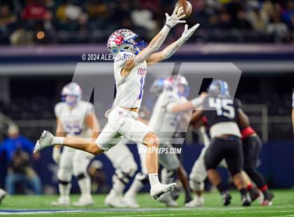Thumbnail 3 in Westlake vs North Crowley (UIL 6A Division I Football Final) photogallery.