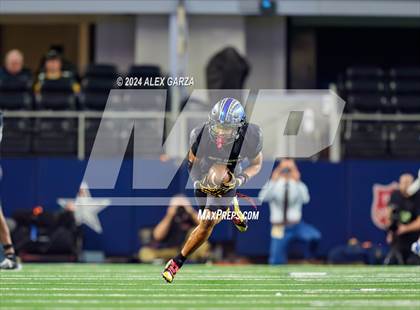 Thumbnail 3 in Westlake vs North Crowley (UIL 6A Division I Football Final) photogallery.