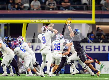 Thumbnail 3 in Westlake vs North Crowley (UIL 6A Division I Football Final) photogallery.