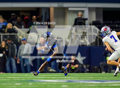 Thumbnail 2 in Westlake vs North Crowley (UIL 6A Division I Football Final) photogallery.