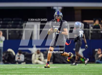 Thumbnail 2 in Westlake vs North Crowley (UIL 6A Division I Football Final) photogallery.