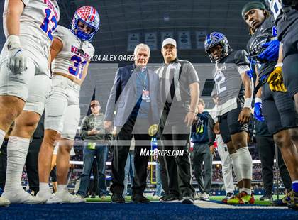 Thumbnail 3 in Westlake vs North Crowley (UIL 6A Division I Football Final) photogallery.