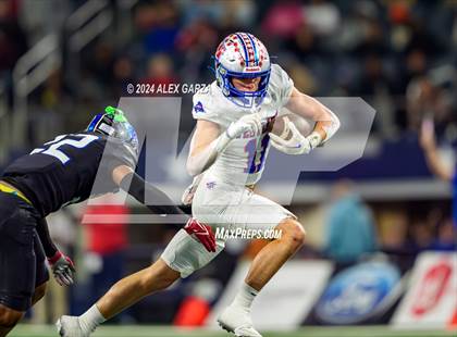 Thumbnail 2 in Westlake vs North Crowley (UIL 6A Division I Football Final) photogallery.