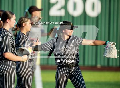 Thumbnail 3 in Guyer vs Forney (UIL 6A  Softball State Semi-Final Division II) Game 2 photogallery.