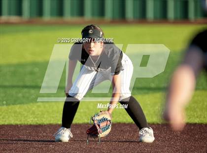 Thumbnail 1 in Guyer vs Forney (UIL 6A  Softball State Semi-Final Division II) Game 2 photogallery.