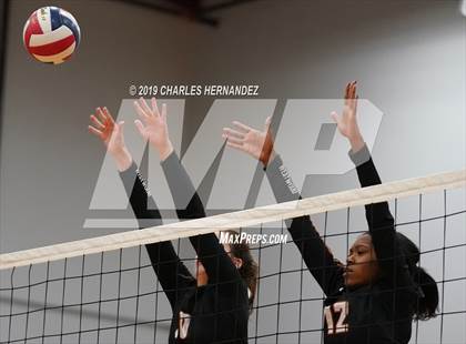 Thumbnail 3 in Klein vs. Round Rock Westwood (UIL 6A Regional Quarterfinal) photogallery.