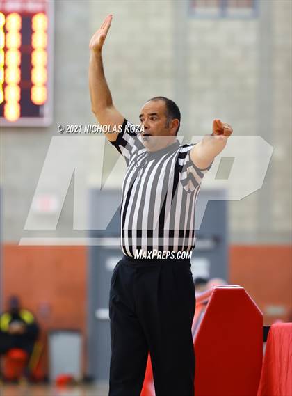 Thumbnail 1 in Orange Lutheran vs. Rolling Hills Prep (Mater Dei Extravaganza) photogallery.