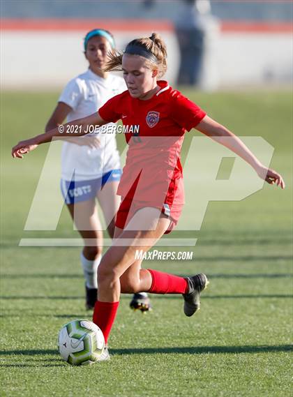 Thumbnail 3 in Highland @ Sanger (CIF CS D2 Semifinal) photogallery.