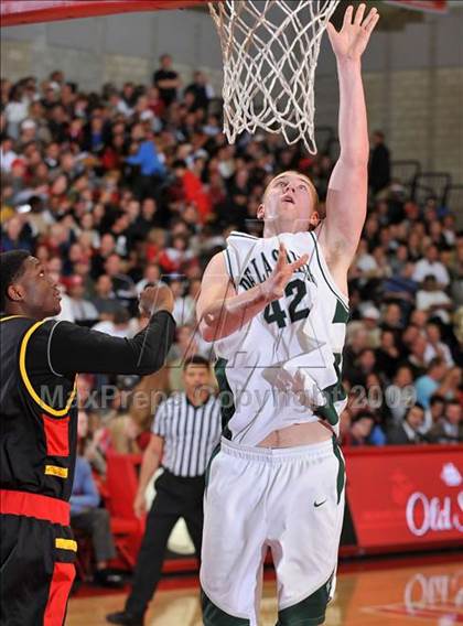 Thumbnail 1 in De La Salle vs. Dominguez (Nike Extravaganza) photogallery.