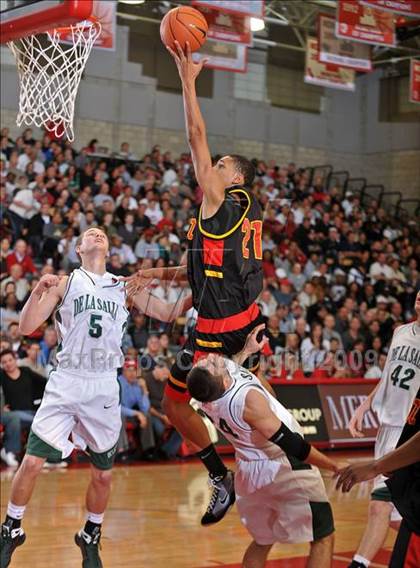 Thumbnail 3 in De La Salle vs. Dominguez (Nike Extravaganza) photogallery.