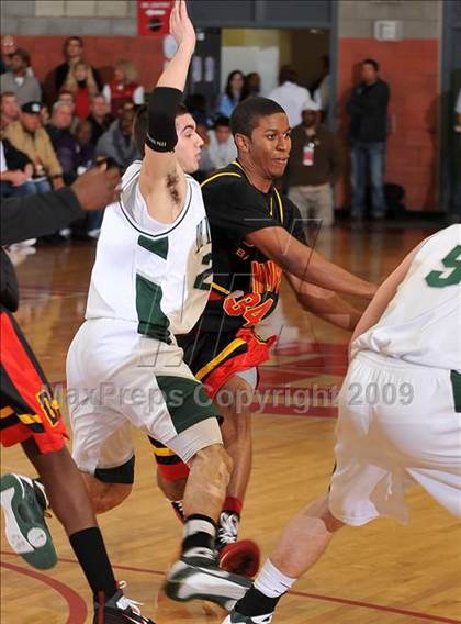 Thumbnail 3 in De La Salle vs. Dominguez (Nike Extravaganza) photogallery.