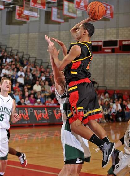 Thumbnail 1 in De La Salle vs. Dominguez (Nike Extravaganza) photogallery.