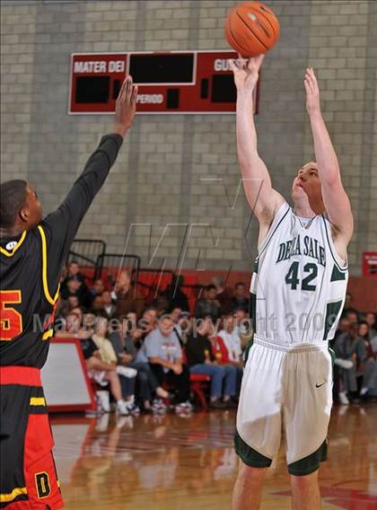 Thumbnail 1 in De La Salle vs. Dominguez (Nike Extravaganza) photogallery.