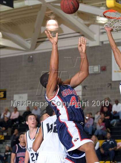 Thumbnail 3 in Pleasant Grove vs. Vista del Lago (Common Good Classic) photogallery.