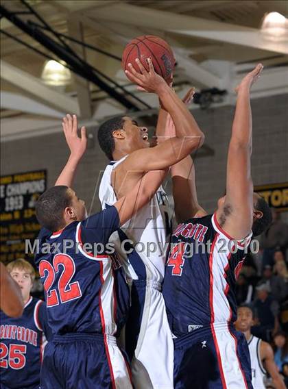 Thumbnail 2 in Pleasant Grove vs. Vista del Lago (Common Good Classic) photogallery.