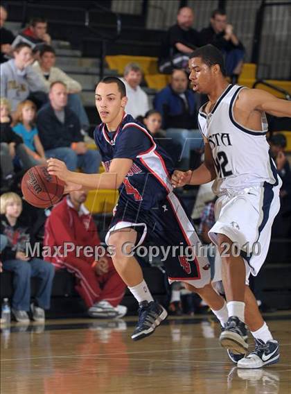 Thumbnail 2 in Pleasant Grove vs. Vista del Lago (Common Good Classic) photogallery.