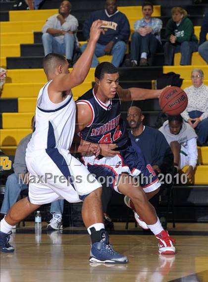 Thumbnail 2 in Pleasant Grove vs. Vista del Lago (Common Good Classic) photogallery.