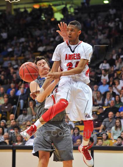 Thumbnail 3 in Denver East vs. Legend (CHSAA 5A Semifinal) photogallery.