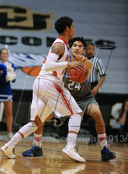 Thumbnail 3 in Denver East vs. Legend (CHSAA 5A Semifinal) photogallery.