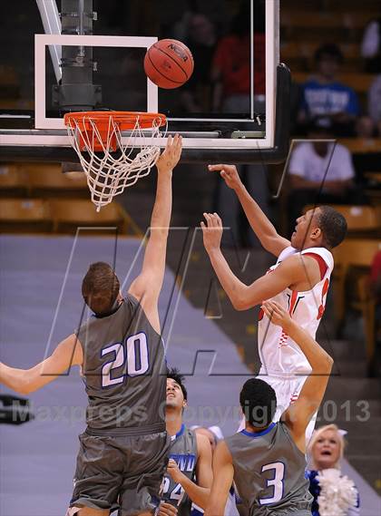 Thumbnail 2 in Denver East vs. Legend (CHSAA 5A Semifinal) photogallery.