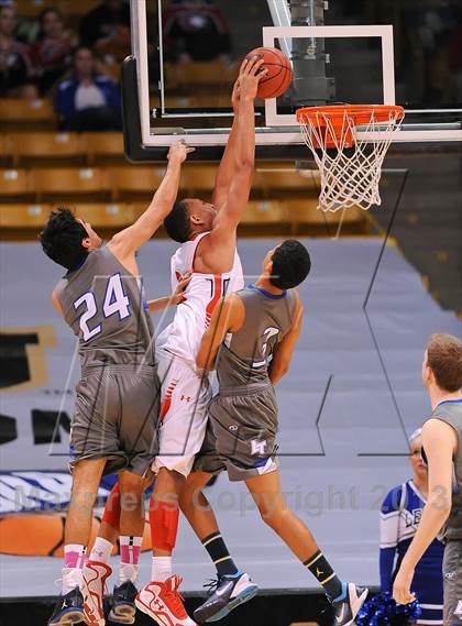Thumbnail 2 in Denver East vs. Legend (CHSAA 5A Semifinal) photogallery.