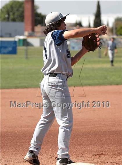 Thumbnail 2 in Gabrielino vs. Providence (St. Paul Easter Tournament) photogallery.