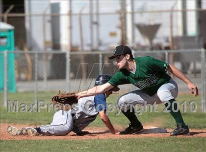 Thumbnail 3 in Gabrielino vs. Providence (St. Paul Easter Tournament) photogallery.