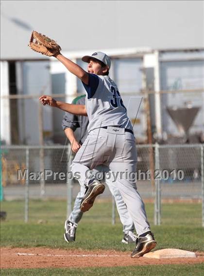 Thumbnail 3 in Gabrielino vs. Providence (St. Paul Easter Tournament) photogallery.