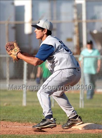 Thumbnail 3 in Gabrielino vs. Providence (St. Paul Easter Tournament) photogallery.