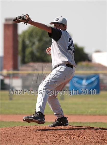 Thumbnail 1 in Gabrielino vs. Providence (St. Paul Easter Tournament) photogallery.