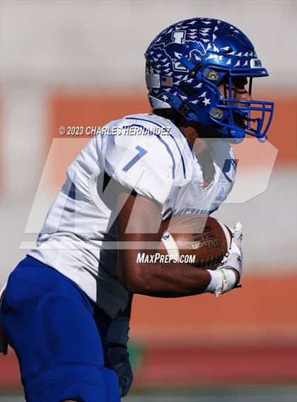 Thumbnail 3 in Ingleside vs. Wimberley (UIL 5A Division II Region 4 Semifinal) photogallery.
