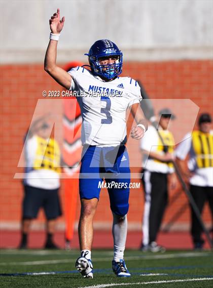 Thumbnail 3 in Ingleside vs. Wimberley (UIL 5A Division II Region 4 Semifinal) photogallery.