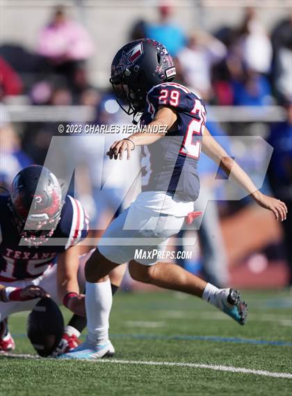 Thumbnail 3 in Ingleside vs. Wimberley (UIL 5A Division II Region 4 Semifinal) photogallery.