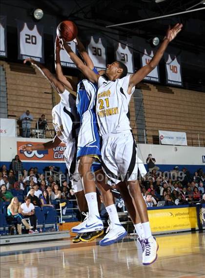 Thumbnail 3 in Price vs. Bishop Montgomery (CIF SoCal D4 Final) photogallery.