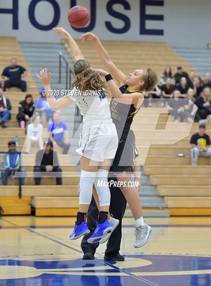 Thumbnail 1 in Marcos de Niza vs Mesquite photogallery.