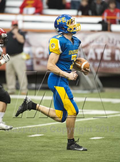 Thumbnail 2 in Maine-Endwell vs. Glens Falls (NYSPHSAA Class B Final) photogallery.