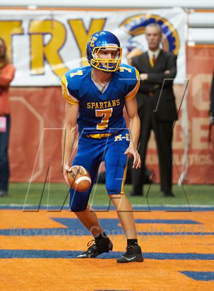 Thumbnail 2 in Maine-Endwell vs. Glens Falls (NYSPHSAA Class B Final) photogallery.