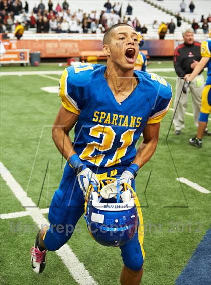 Thumbnail 1 in Maine-Endwell vs. Glens Falls (NYSPHSAA Class B Final) photogallery.