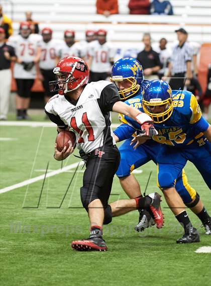 Thumbnail 2 in Maine-Endwell vs. Glens Falls (NYSPHSAA Class B Final) photogallery.