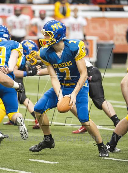 Thumbnail 1 in Maine-Endwell vs. Glens Falls (NYSPHSAA Class B Final) photogallery.
