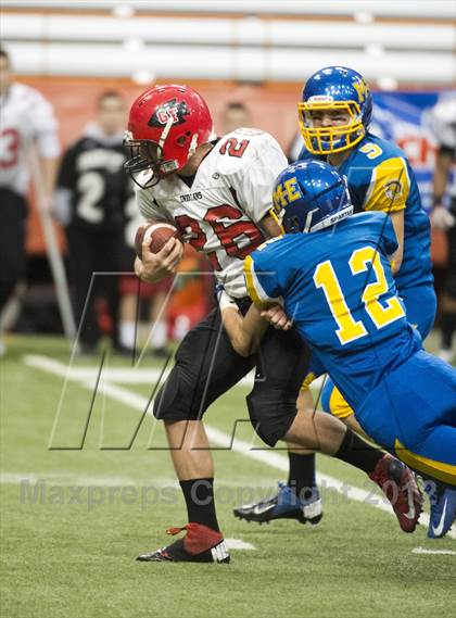 Thumbnail 3 in Maine-Endwell vs. Glens Falls (NYSPHSAA Class B Final) photogallery.