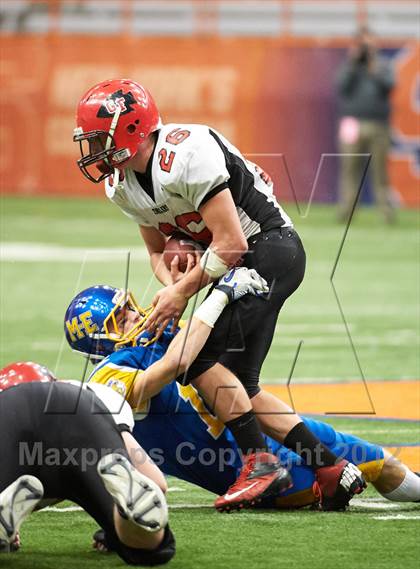 Thumbnail 3 in Maine-Endwell vs. Glens Falls (NYSPHSAA Class B Final) photogallery.
