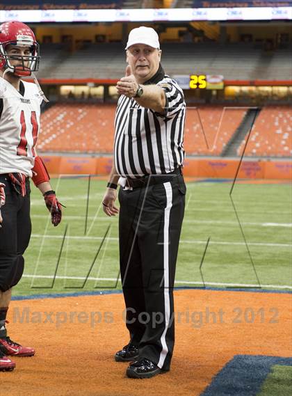 Thumbnail 2 in Maine-Endwell vs. Glens Falls (NYSPHSAA Class B Final) photogallery.