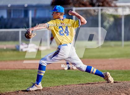 Thumbnail 3 in Rio Americano vs. Del Campo photogallery.