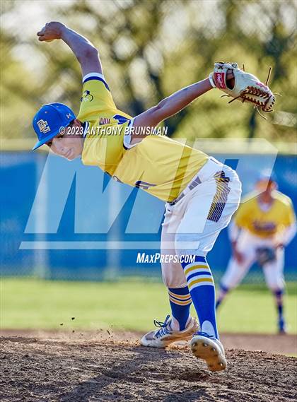 Thumbnail 1 in Rio Americano vs. Del Campo photogallery.
