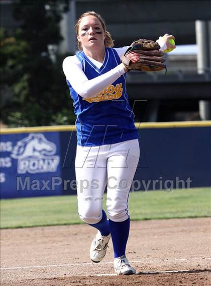 Thumbnail 1 in Gilroy vs. San Benito (CIF CCS D1 Final) photogallery.